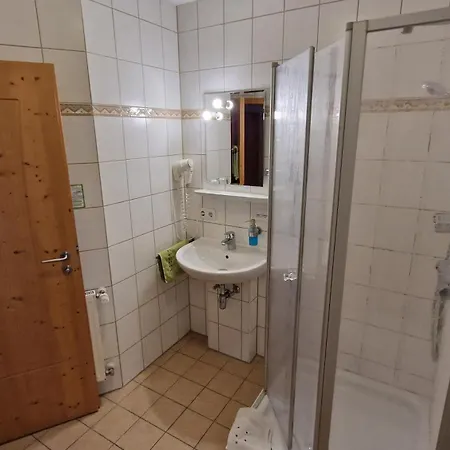 Landgasthaus Jaegerhof Hotel *